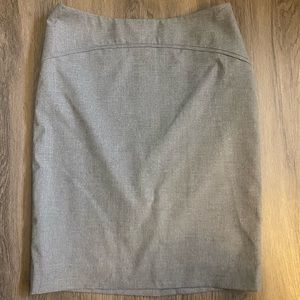 THE LIMITED Pencil Skirt. Gray. Size 2.